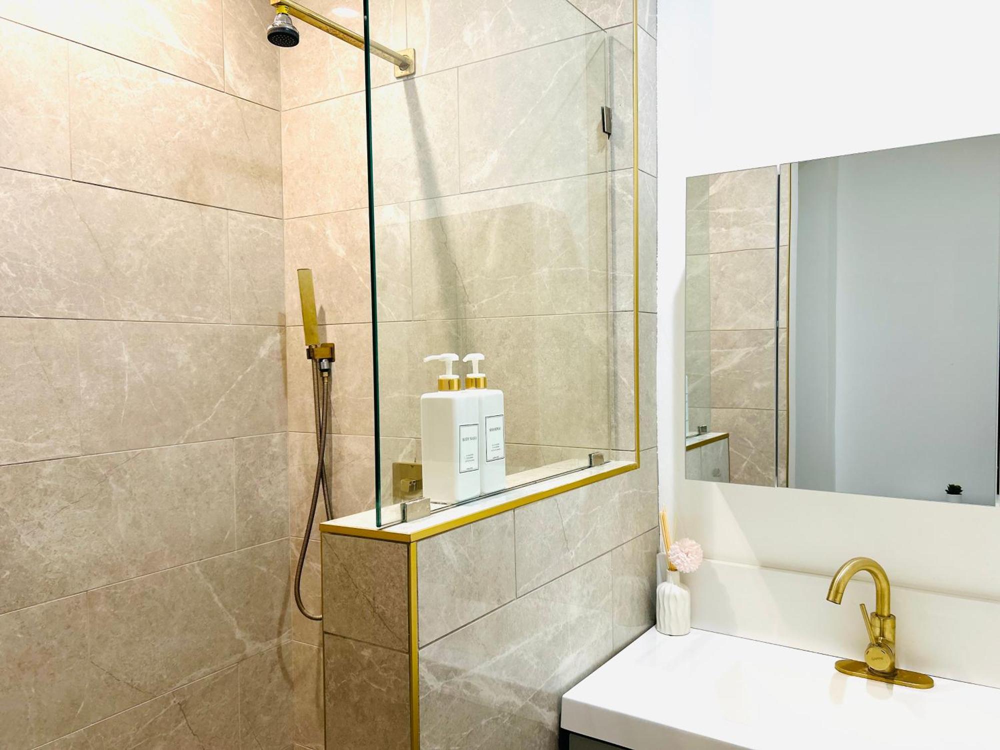 Apartment Newly Gated Stylish Steps To Hollywood 2b2b *