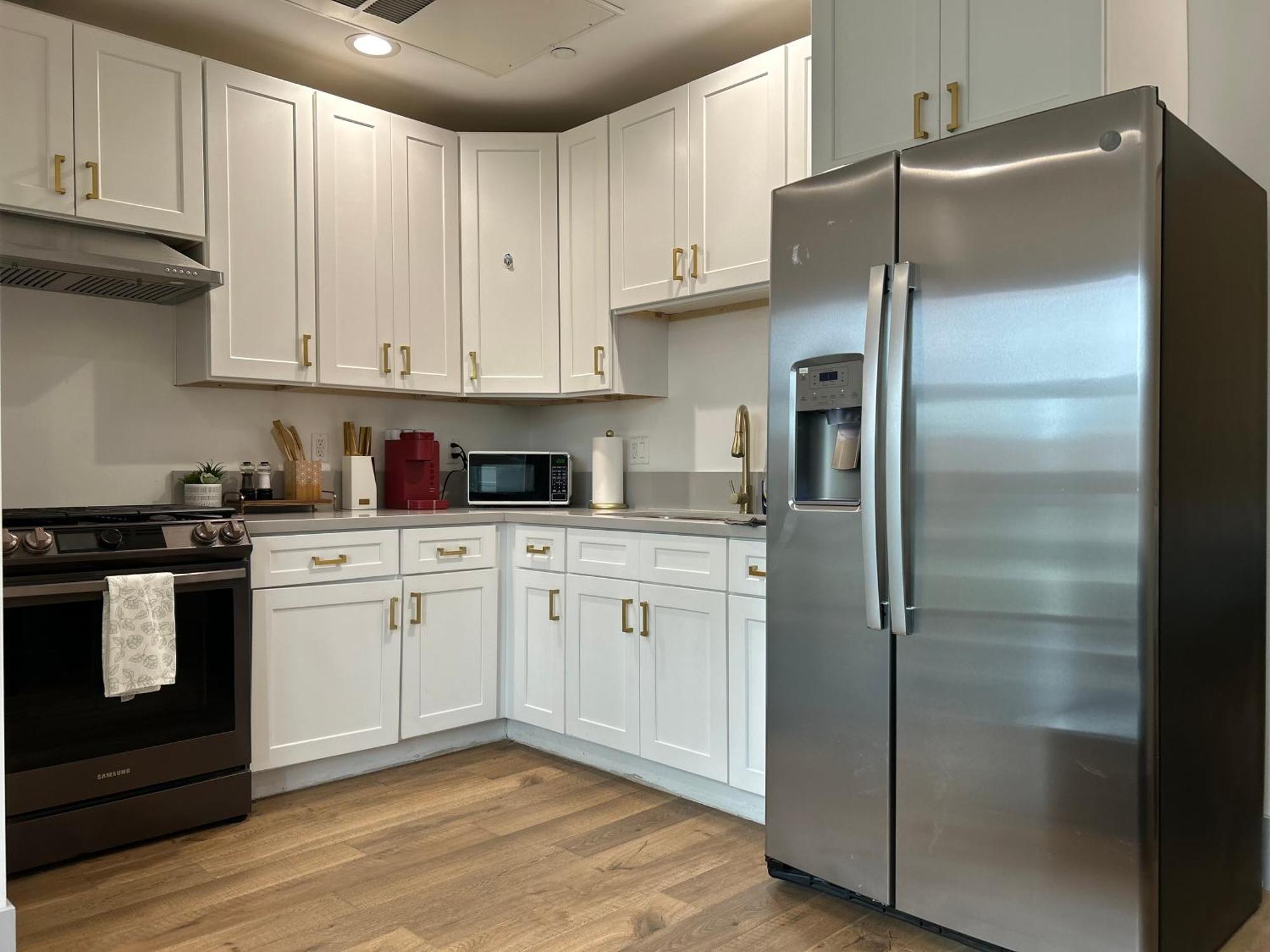Newly Gated Stylish Steps To Hollywood 2b2b Apartment Los Angeles
