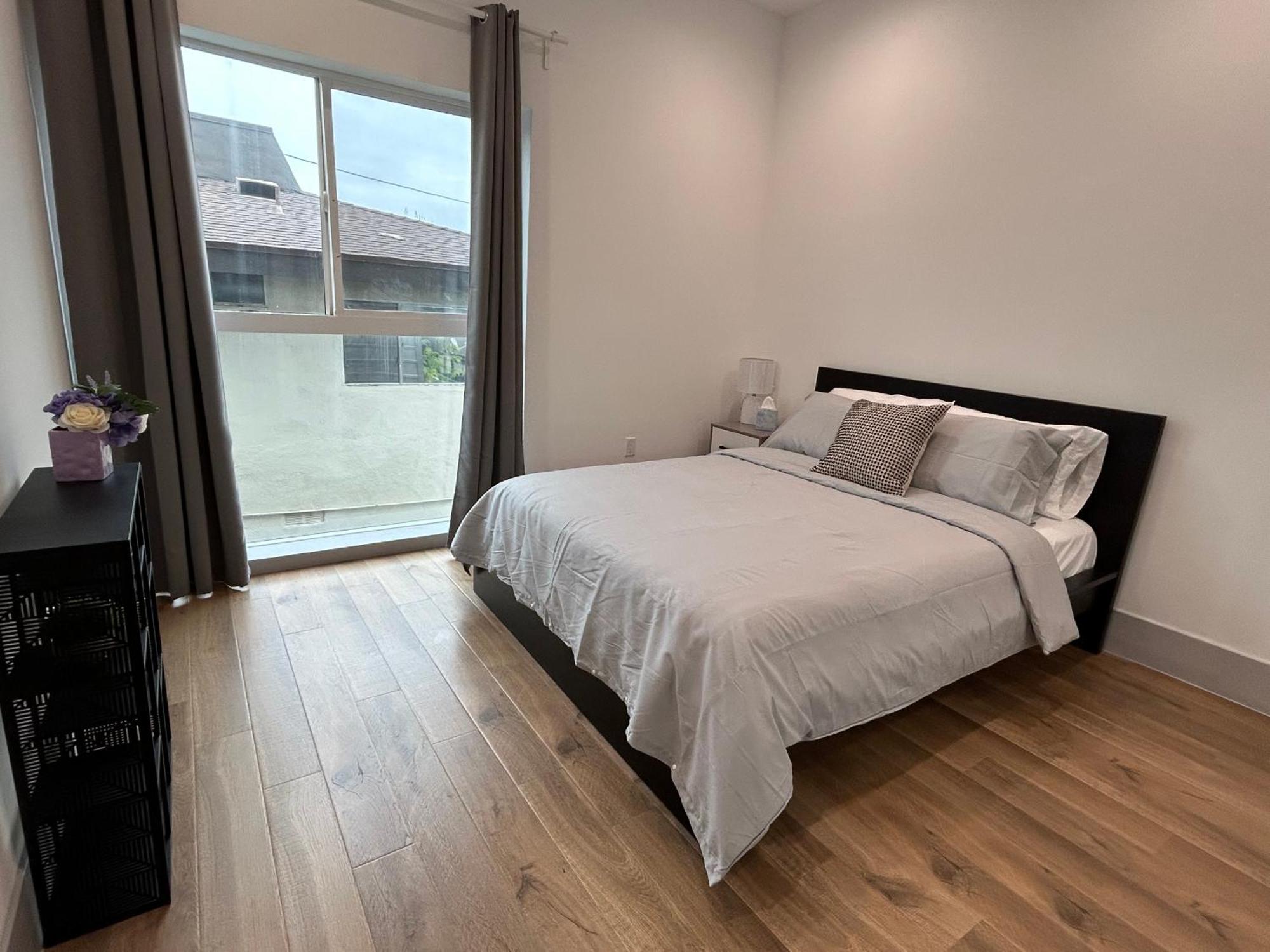 Apartment Newly Gated Stylish Steps To Hollywood 2b2b *