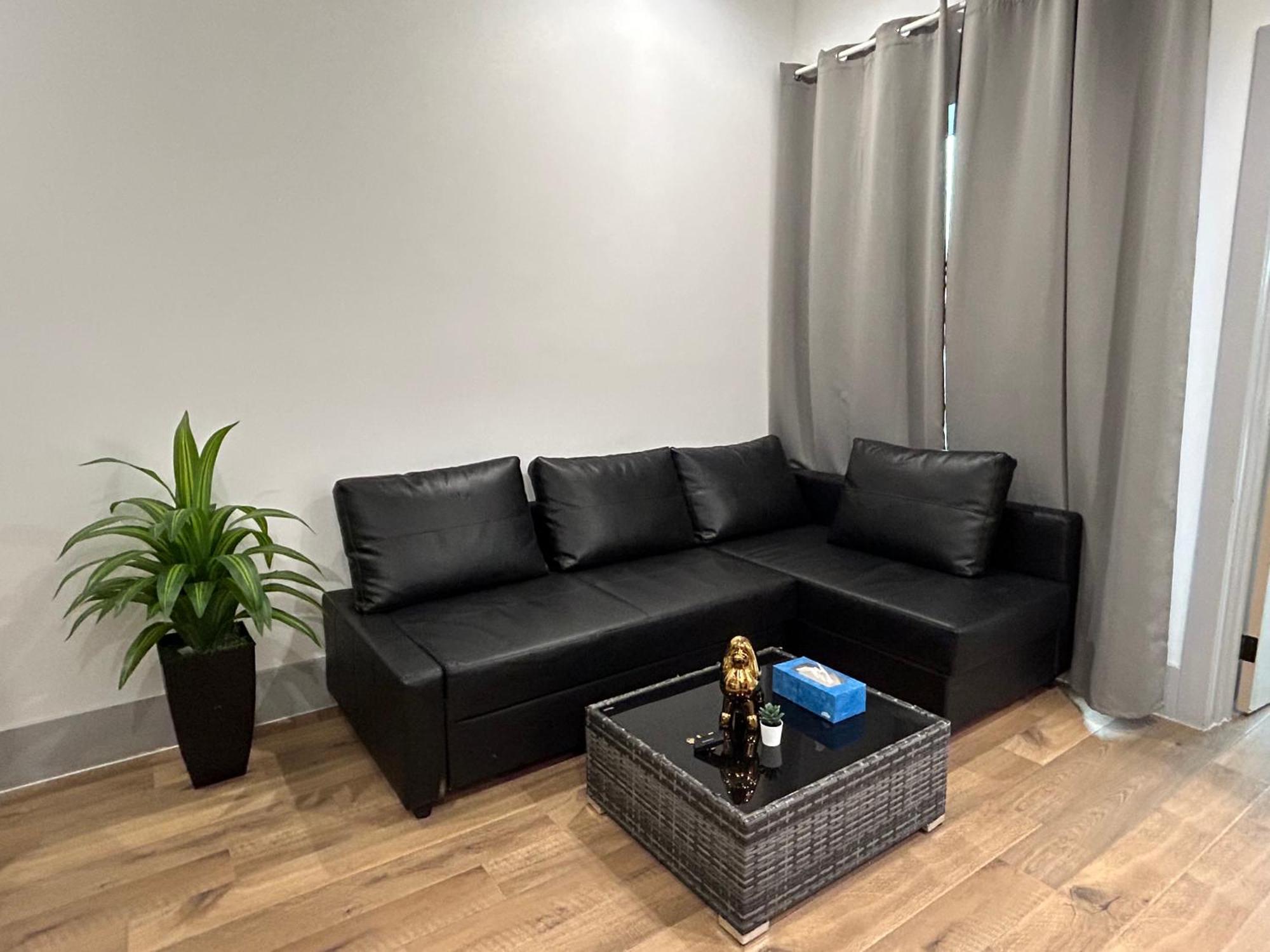 Newly Gated Stylish Steps To Hollywood 2b2b